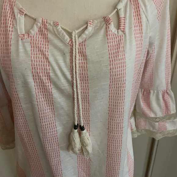Maurices floral lace linen blouse cream pink size medium striped cutouts tassels - Picture 4 of 15